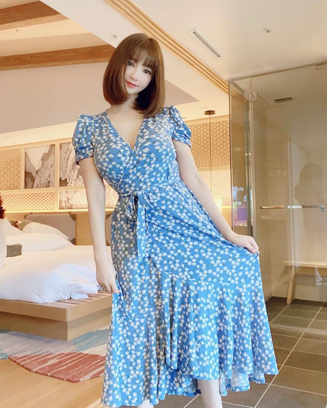 森下悠里さんのインスタグラム写真 - (森下悠里Instagram)「@grace_oriental  大好きなラップワンピ🦋 - 着心地良過ぎて 何度も着ちゃう💓 - #graceoriental #ootd #op #fashion #blue #dress #💙」8月23日 21時16分 - yuurimorishita