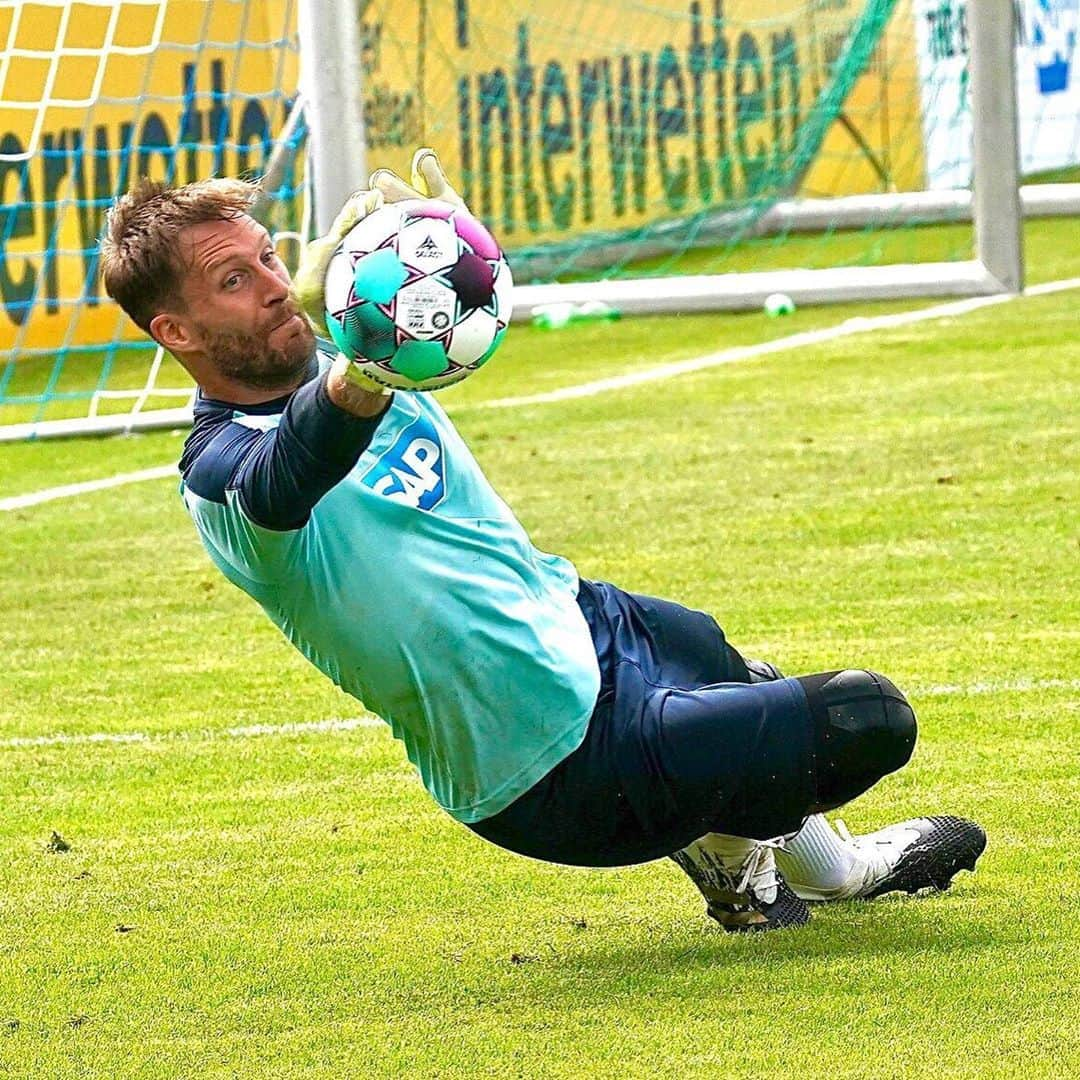 オリヴァー・バウマンさんのインスタグラム写真 - (オリヴァー・バウマンInstagram)「Unser Trainingslager am Tegernsee haben wir hinter uns gebracht. Wir konnten unter besten Bedingungen einen weiteren Schritt in Richtung Saisonauftakt machen, aber es liegt noch viel Arbeit vor uns 💪  #OliBaumann1 #tsghoffenheim #TSGamTegernsee @seehotelueberfahrt」8月23日 21時20分 - olibaumann90