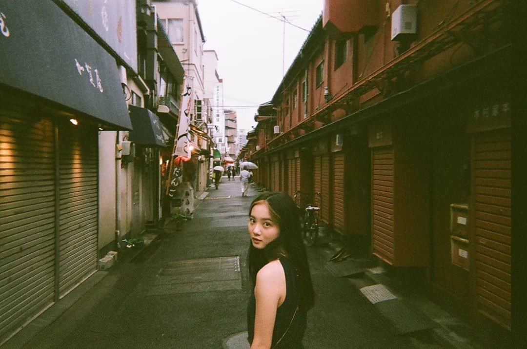のインスタグラム：「𝐭𝐨𝐤𝐲𝐨  東京  #写ルンです  いつかの写真。。。」