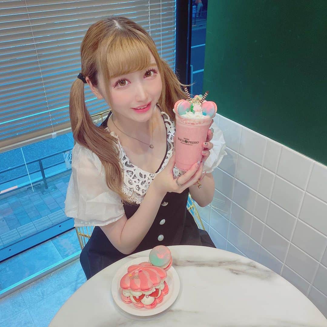 あいにゃんさんのインスタグラム写真 - (あいにゃんInstagram)「新大久保にあるマカロン専門店💓 かわいいスムージーもあるしマカロン可愛すぎるし、沢山人いて人気なお店だった₍ᐢ⸝⸝› ̫ ‹⸝⸝ᐢ₎ * * #マカプレッソ #macapresso #macaron #shinokubo #マカロン #マカロン専門店 #トゥンカロン #新大久保 #新大久保カフェ #韓国カフェ #韓国風カフェ #自撮り女子 #自撮り #被写体 #メイド #コンカフェ #アイドル #地雷 #地雷女 #メンヘラ女子 #量産型 #韓国ファッション #美男美女と繋がりたい #お洒落さんと繋がりたい#japanesegirl #maid #followforfollowback #いいね返し #フォローミー」8月23日 21時23分 - ainyan0310