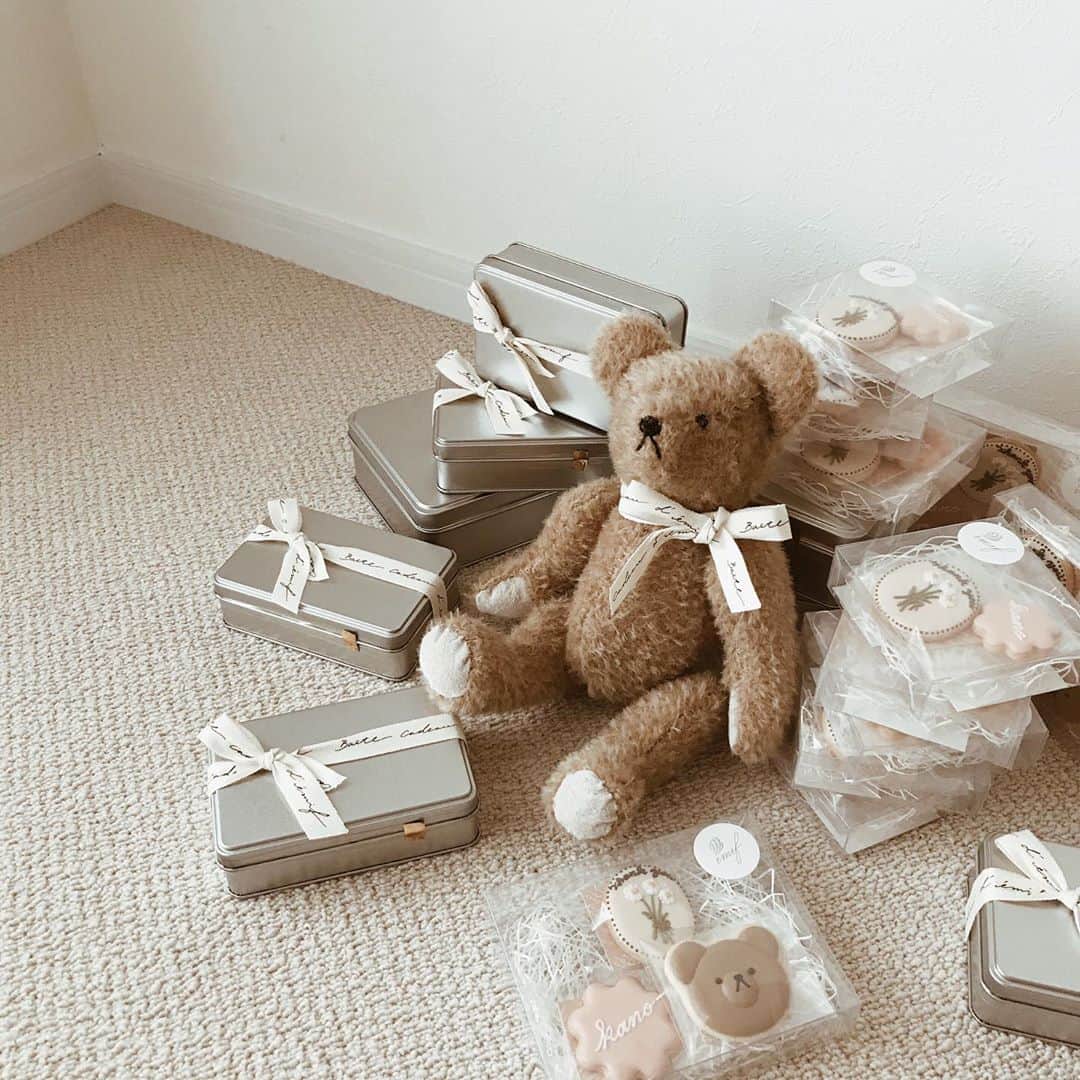 yuiのインスタグラム：「full of love 🐻🎁🤎」