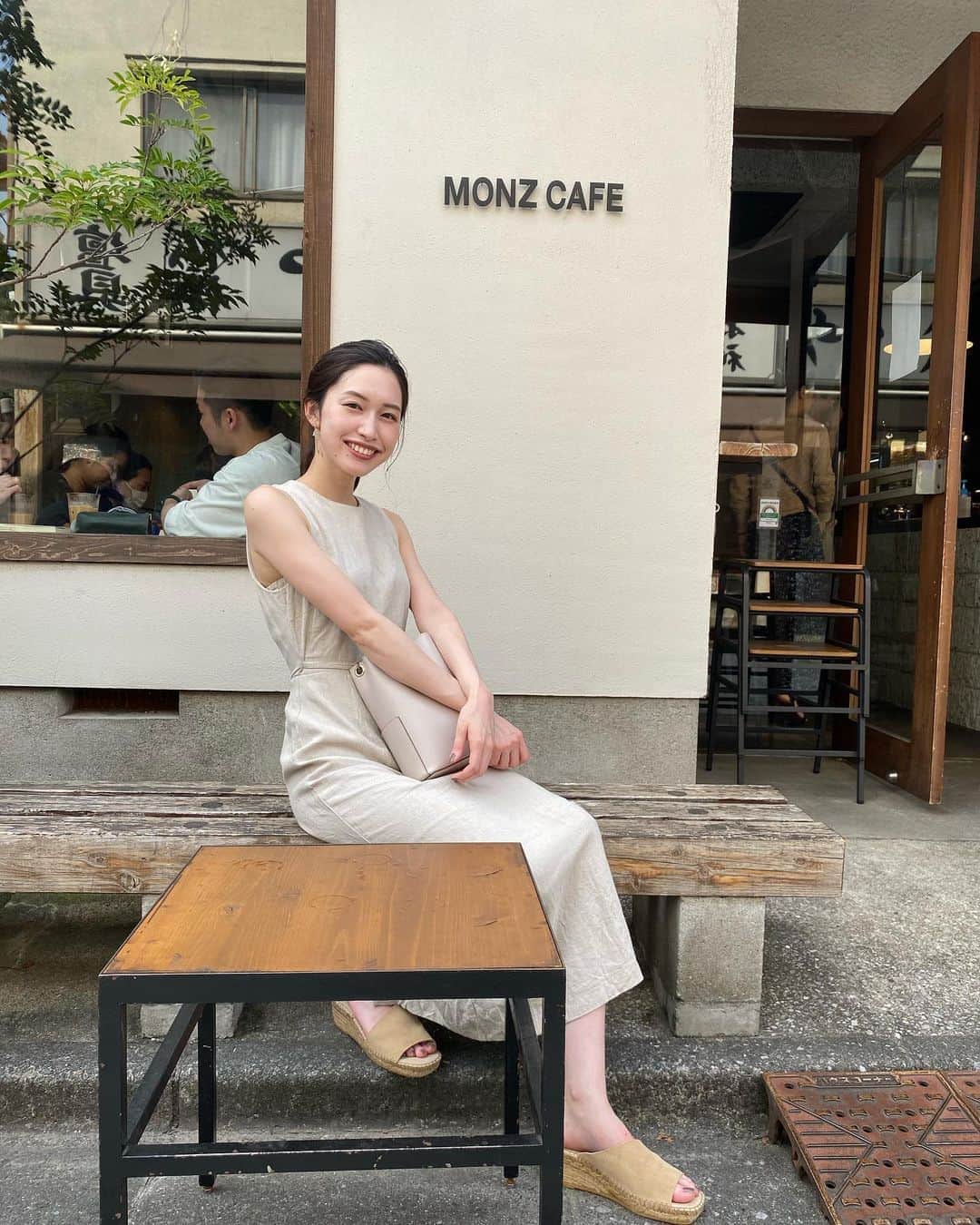 糸川菜央のインスタグラム：「こんばんは！  先日 #monzcafe に行きました❣️  このパイナップルのケーキばり美味しかったの🤤 プリンは苦手です…（小声）  私自身おしゃれなカフェを全然知らないのでぜひ教えてください！！オススメ求！！  今日も ＃なおポチ 待ってます✨  #ミス学習院コンテスト2020 #ミス学習院 #学習院大学 #ミスコン #大学ミスコン #2020 #カフェ #カフェ巡り #パイナップル #ケーキ #カフェオレ #snidel #randeboo」