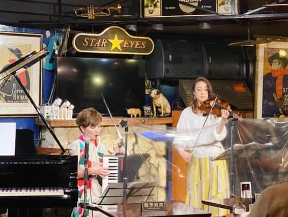 牧山純子さんのインスタグラム写真 - (牧山純子Instagram)「クラビオーラとバイオリンの初デュエット🎹🎻由美子さん、素敵な機会をありがとうございました！この2つの楽器の作り出すサウンド、もっとたくさんの方にお聴きいただきたいなぁ😊 #クラビオーラ #バイオリン #claviola #violin #デュエット #duo」8月23日 21時27分 - junko.violin1202