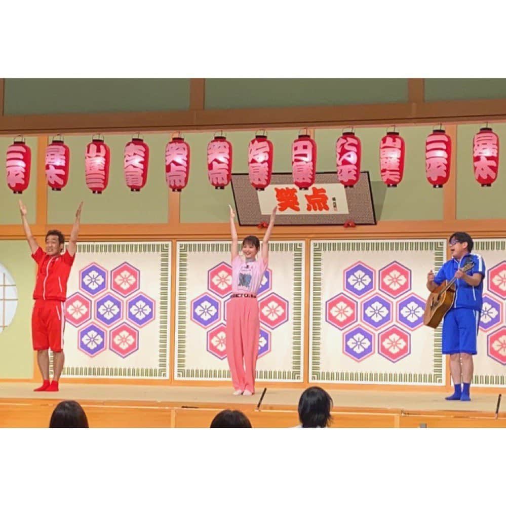 佐々木希さんのインスタグラム写真 - (佐々木希Instagram)「テツandトモさんと共演させていただけて本当に嬉しかったです！ カーテンに巻きつくネタよくやっていました…とお伝えしたところ、楽屋の前で見せてくださいました🥺 贅沢…  ありがたいです。  #テツandトモ さん #笑点」8月23日 21時29分 - nozomisasaki_official