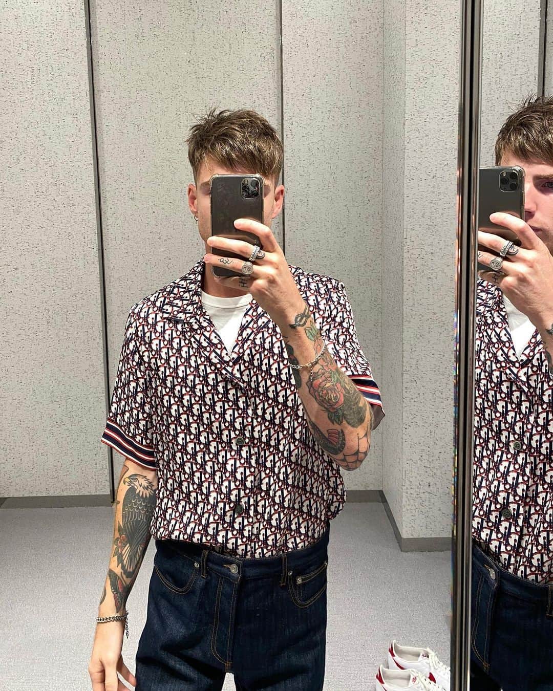 THOMAS DAVENPORTのインスタグラム：「kinda want my short hair back kinda don’t」