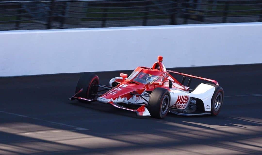 マーカス・エリクソンのインスタグラム：「Best day of the year. Indy 500 race day. Bring it 💪🏻💪🏻 #ME8 #INDY500 #INDYCAR @huskichocolate @chipganassiracing @hondaracing_hpd」