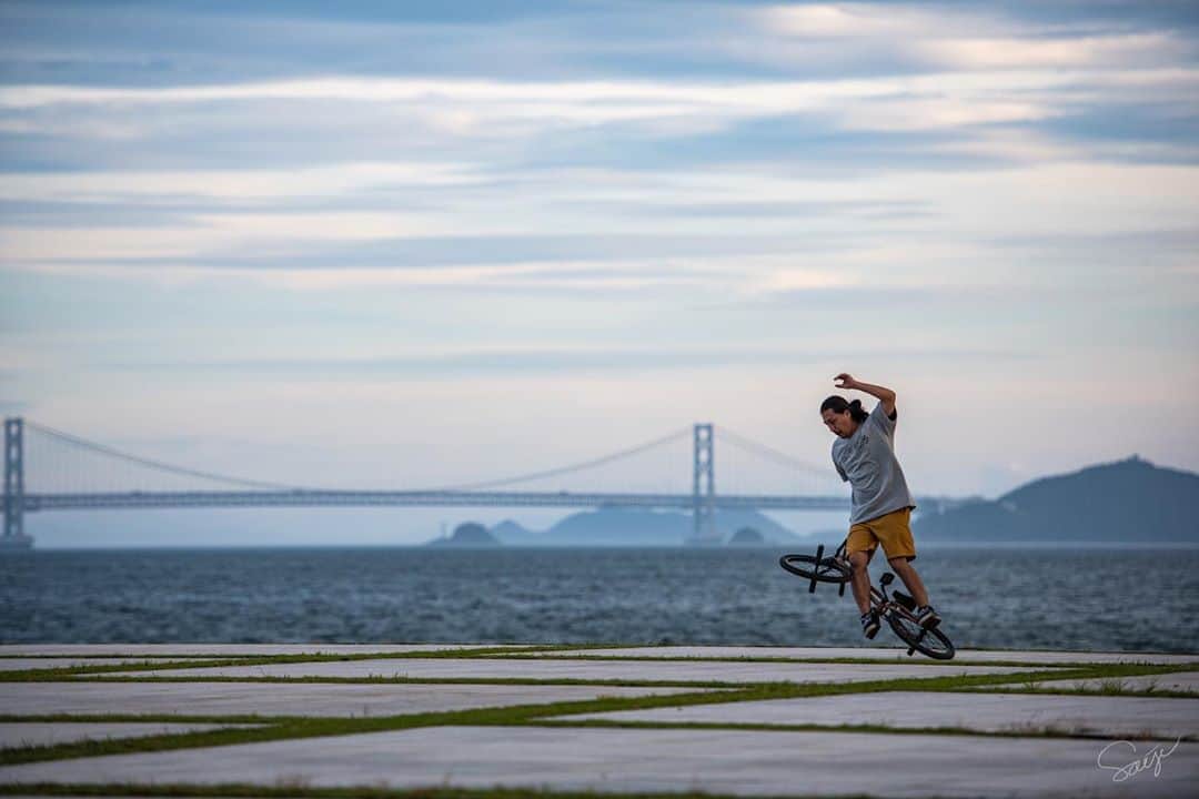 のインスタグラム：「STAY SAFE photogrphy @satoshi.saijo  #aresbikes #bmx #awaji #flatland #freestylebmx #cantstop #ug #madbunny #ride #dvsshoes  #nikon  #fusionink #photography  #summer #seaside」