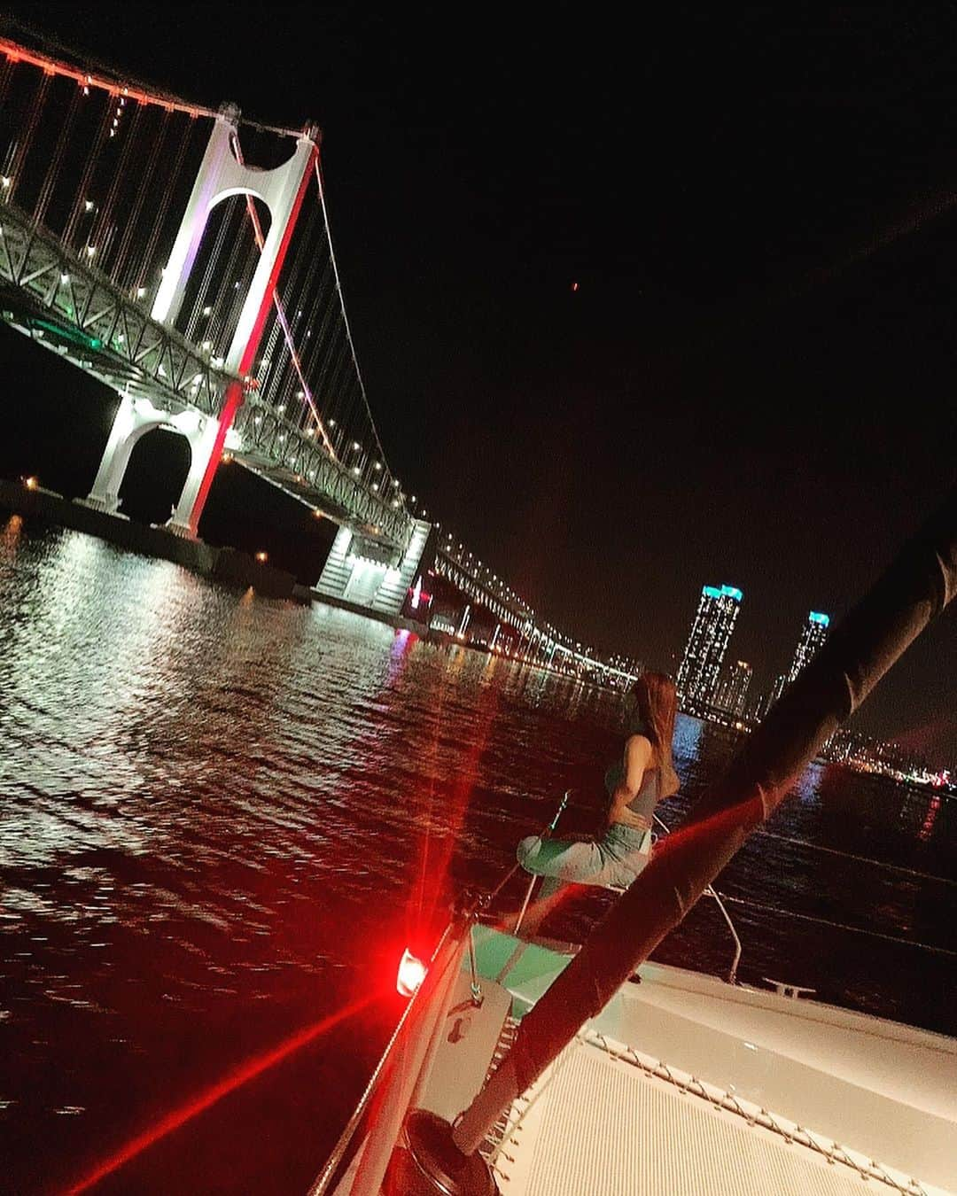 ピパ さんのインスタグラム写真 - (ピパ Instagram)「Feeling the night ocean🌊 . . #yacht #busan #ocean #부산밤바다」8月23日 21時37分 - bipa.diva