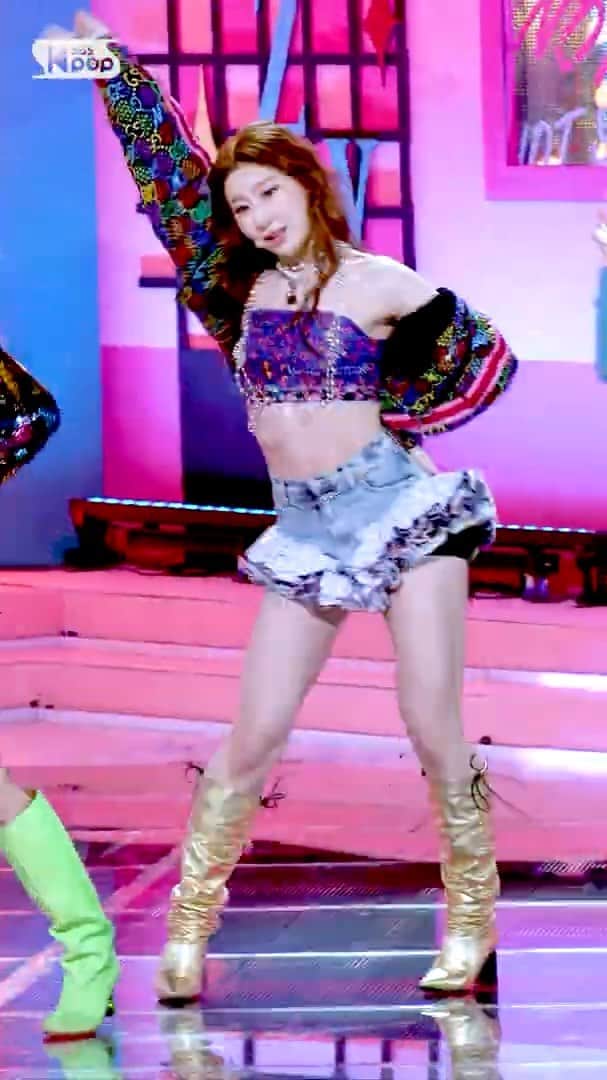 チェリョンのインスタグラム：「OUR DANCING QUEEN!🔥 - SBS Inkigayo Stage ©️sbskpop」