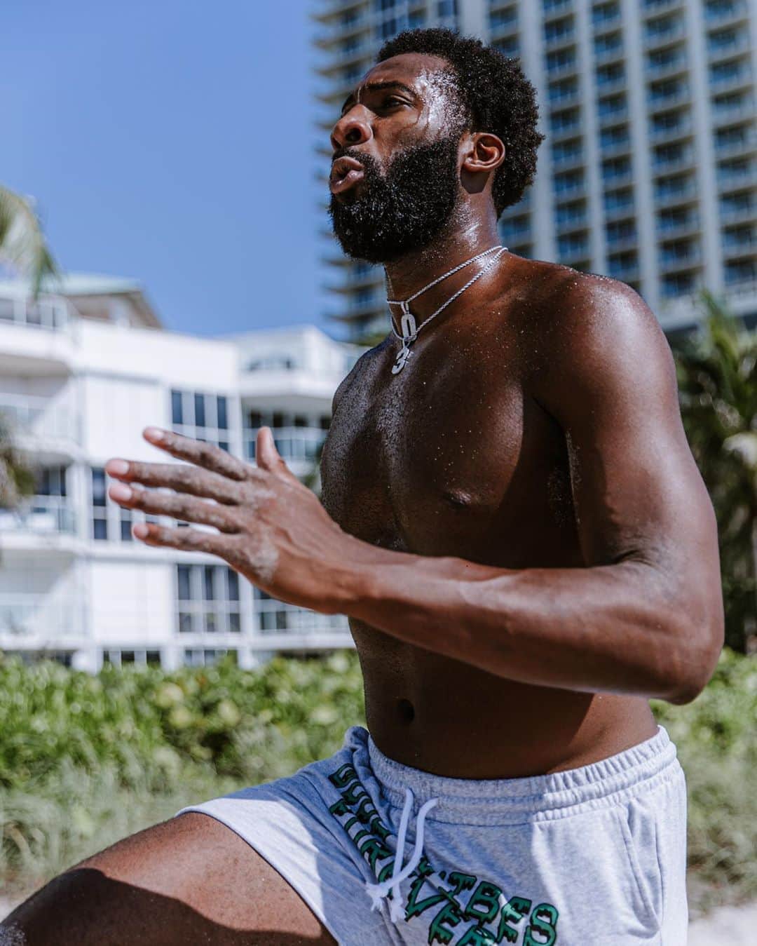 のインスタグラム：「Work doesn’t stop on the weekends!! 💪🏾🏀🦋🤍 who else is getting a sweat in today!? 📸 @jrush9」