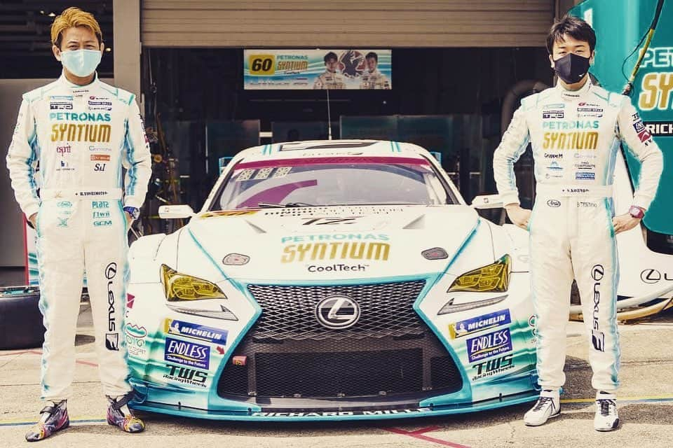 吉本大樹さんのインスタグラム写真 - (吉本大樹Instagram)「#SuperGT R3 Suzuka P21→P17 A lot of frustrations this season. Just don’t have performance at all😭 But we need to keep our chins up and focus to next up coming R4 Motegi . HYや @shunsuke.kohno の後ろでドライビングスクールにお付き合いさせてしまった皆さん失礼しました。今回も厳しかったです。厳しすぎる状況でしたがSCのタイミングと素晴らしいピットワークのおかげで大幅ポジションアップをしましたがコース上での戦闘力が無さすぎました。 腐らず次戦も頑張ります！応援ありがとうございました🙏🏻 #LMcorsa @otggroup_60  @michelinmotorsport  @m2style.jp」8月23日 22時06分 - hiroyoshimoto