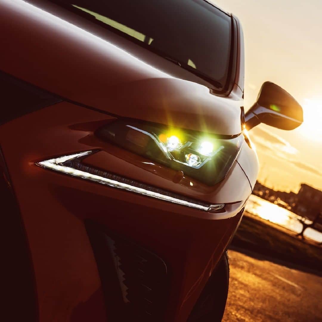Lexus UKさんのインスタグラム写真 - (Lexus UKInstagram)「Shining brightly. The #LexusNX in striking Solar Flare  #Design #CarDesign #Automotive #Lexus #CarsofInstagram #LuxuryTravel #Luxury #Lexus」8月23日 22時00分 - lexusuk