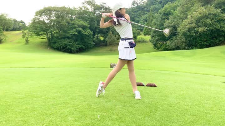 筒井萌子のインスタグラム：「* いつもと違う角度🏌️‍♀️ 足開きすぎじゃー(ᯅ̈ ) 今の目標は90切り⛳️✨ 頑張るぞぞぞ◡̈♥︎ ・ #筒井萌子 #女優 #actress #モデル #model #岡山  #shooting #instagood #instalike #撮影 #followme #instalike #ゴルフ #ゴルフ女子 #ゴルフコーデ #골프 #좋아요반사 #좋아요그램 #좋아요환영 #데일리그램 #패션 #오오티디 #카페  #コンバースゴルフ #アルチビオ #archivio」