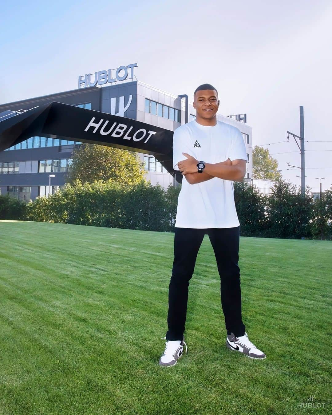 ウブロさんのインスタグラム写真 - (ウブロInstagram)「Wishing good luck to our #HublotAmbassador @k.mbappe for the Final of the #UEFA #ChampionsLeague tonight! #KylianMbappe #HublotLovesFootball」8月23日 22時01分 - hublot