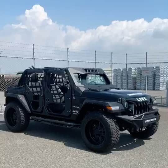 のインスタグラム：「LBWK NEW LB★WORKS JEEP WRANGLERS😊  LIBERTY WALK✖︎FAIR LINE collaboration body kit😊  @jeep @jeep_wranglers  @jeep_japan_official  #jeep#jeewrangler #jeeplife #libertywalk#lbworks#lbnation#4wd #lb97forged #bride#japan#picup #ltmw#westcostcustoms #libertywaljeu#dub#dubmagazine #rdbenjino」