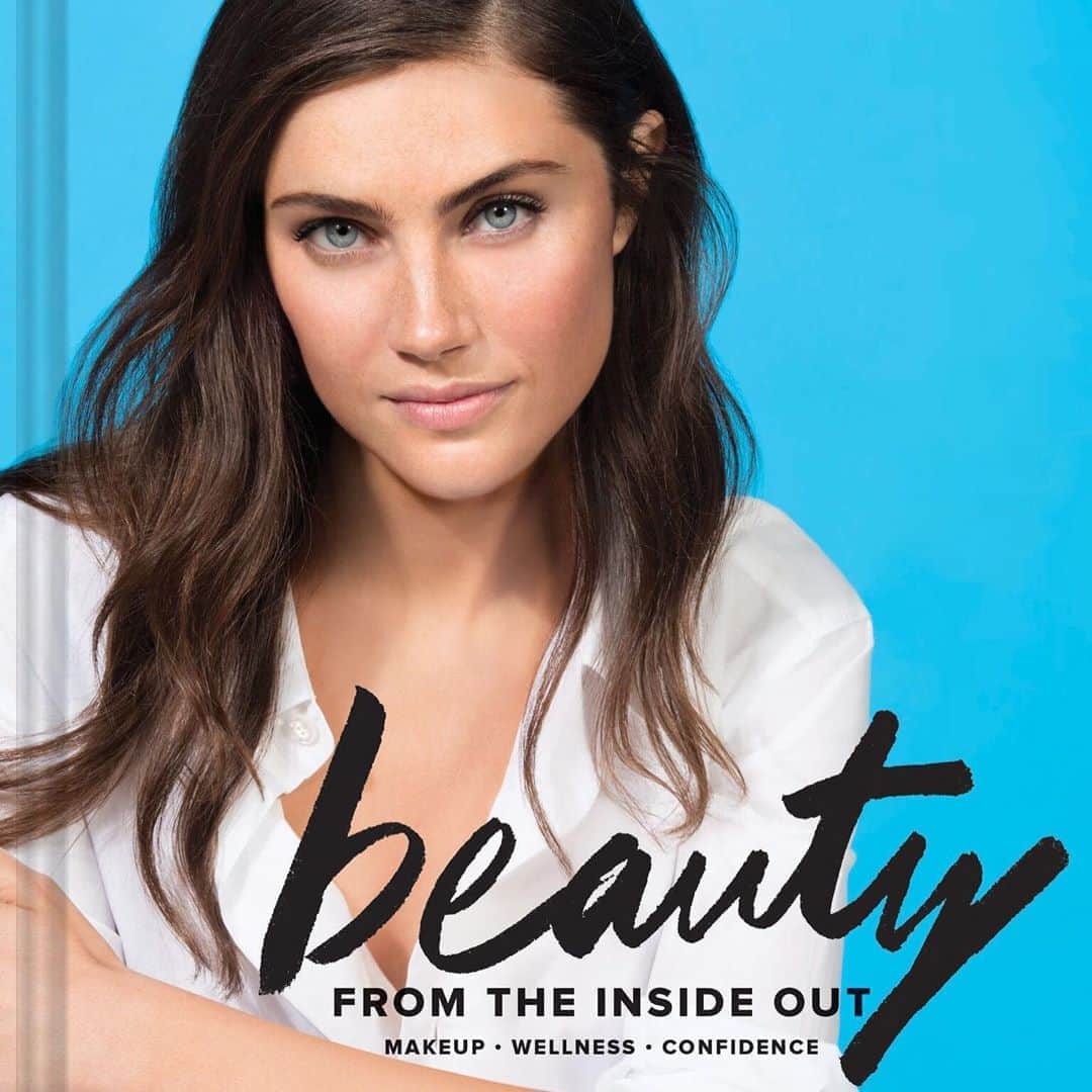 ボビー・ブラウンのインスタグラム：「Pretty much explains it.  Take great care of your health and your beauty follows. Book 9. #keepitsimple @annaspeckhart @hervecb @benritterphoto @roza.israel @sarablissnyc @chroniclebooks #beautyfromtheinsideout」