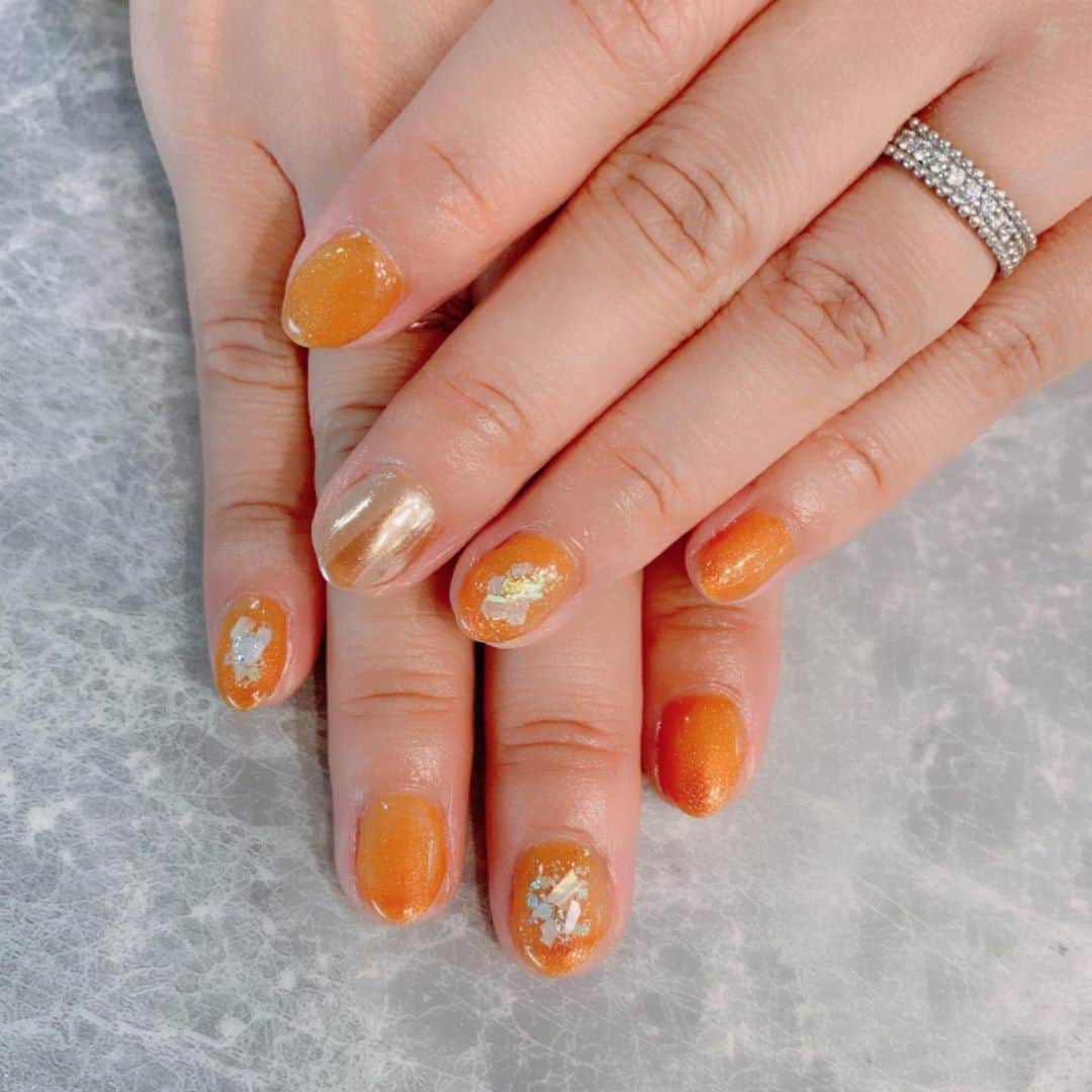 のインスタグラム：「ネイル💅 柏の@sensi_nailで♡ ・ 流行りのオレンジ〜✨✨ 元気になる〜✨✨ #sensi_nail_yayoi #sensi_nail #柏#マグネットネイル」