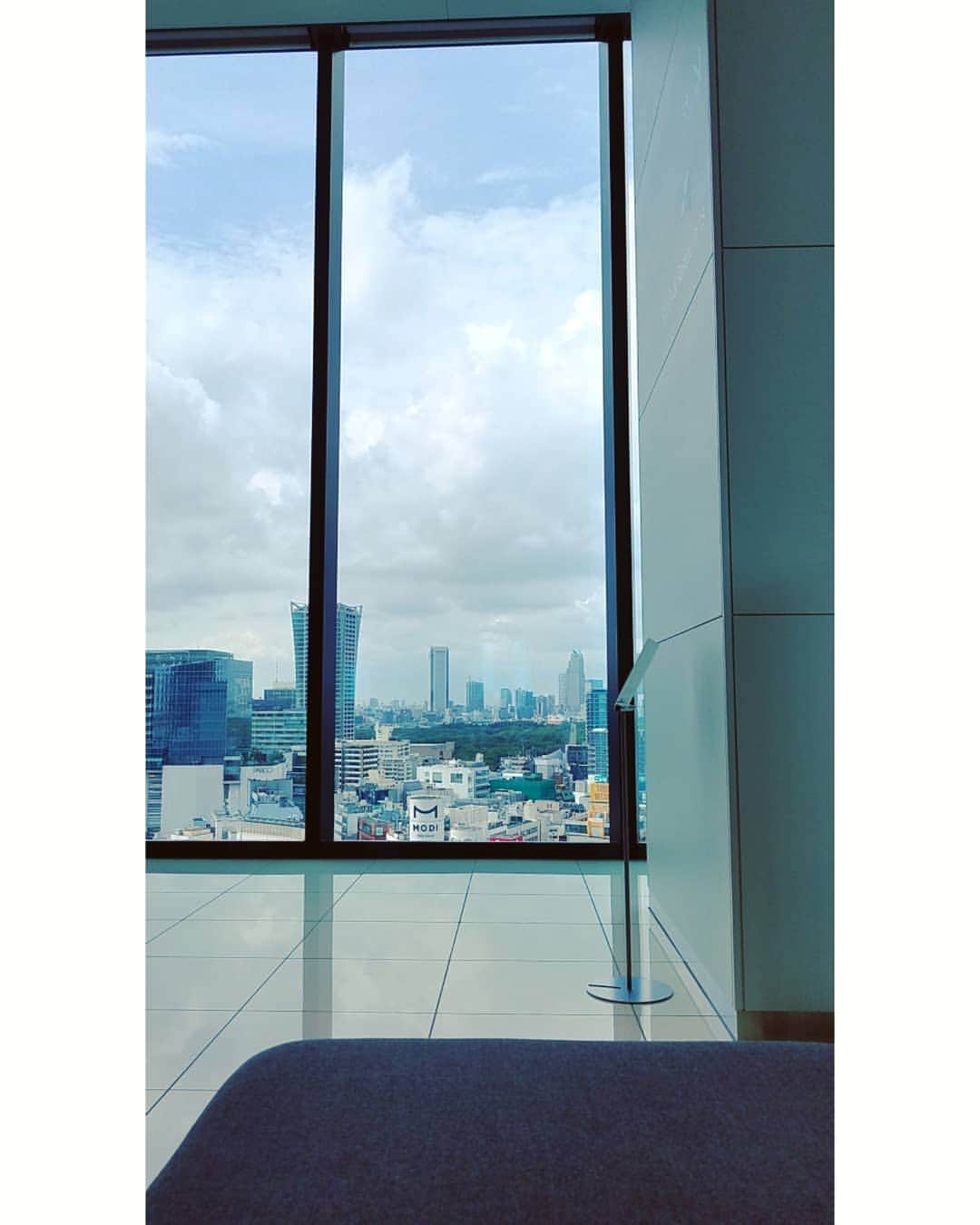 常世晶子さんのインスタグラム写真 - (常世晶子Instagram)「寝る前に写真の空を眺める。 今日も悪くなかった😊  #おやすみなさい💤 #よい夢を」8月23日 22時22分 - tokoyo_shoko