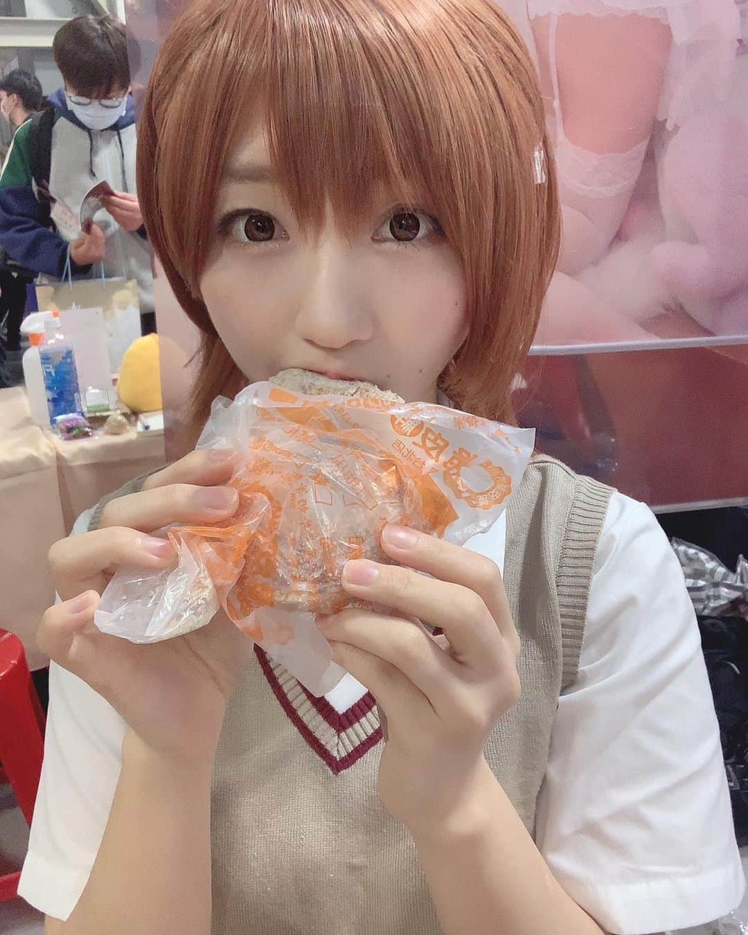 伊織もえさんのインスタグラム写真 - (伊織もえInstagram)「これは今年２月の台湾FFの画像なんだけど、  脆皮鮮奶甜甜圈のドーナッツを差し入れで頂いた時の画像( ∩ᵒ̴̶̷̤ θ ᵒ̴̶̷̤∩ ) 大好物なのでその場で食べちゃった👶🏻🌸🌸  #脆皮鮮奶甜甜圈 #台湾FF」8月23日 22時31分 - moe_five