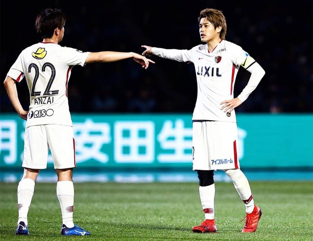 安西幸輝さんのインスタグラム写真 - (安西幸輝Instagram)「篤人くんプロ現役生活お疲れ様でした！ 小学校6年生の時から憧れて、高校の時にサイドバックに、転向して、それから篤人くんのプレーが僕の教科書になって、それから運良く鹿島アントラーズで同じ年に移籍することになり、一年半、一緒にプレーすることが出来ました。同じサイドバックとして本当に沢山のことを教えてもらいました。細かい所まで、１つ１つ教えてもらいました。本当にありがとうございます！篤人くんの背中は、 まだまだすごく遠い所にあるけど、追いつけるように頑張ります。同じ景色が見えるように努力します！ 篤人くん本当に今までお疲れ様でした！！ #師匠 #3枚目の写真どこからかわからないですけど、使わせていただきました🙇‍♂️」8月23日 22時26分 - kouki.anzai_official