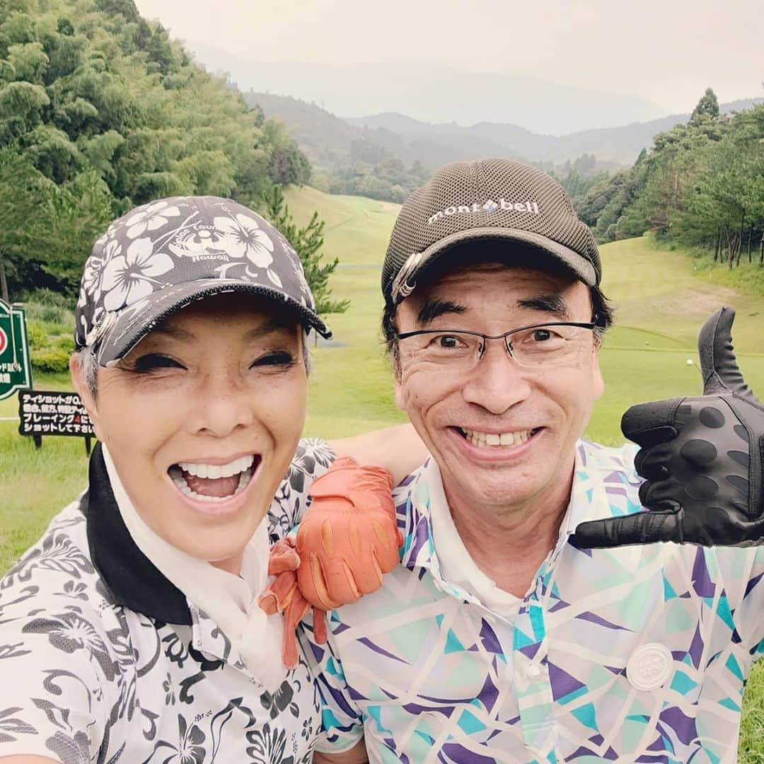 ピーターさんのインスタグラム写真 - (ピーターInstagram)「今日は、 福岡でゴルフ‼️ 「福岡セブンヒルズGC」  福岡で一緒にラジオレギュラーを、やらして貰ってた時にご一緒でした、 キャスターの 川上政行さんと。  朝イチスルーで、終わってからランチしました‼️ 日田焼きそばや、壺入り焼肉、鯵フライと海老フライのセット‼️(笑) またまた食べ過ぎ👋😵🍴  福岡空港で足つぼマッサージして、 機内は、爆睡💣💤。  明日は、関西テレビ 『報道ランナー』 リモートで生放送です😆🎵🎵 　　　慎之介拝  #ピーター #池畑慎之介 #川上政行 #報道ランナー #セブンヒルズゴルフクラブ #日田焼きそば #壺入り焼肉」8月23日 22時28分 - oziba1952