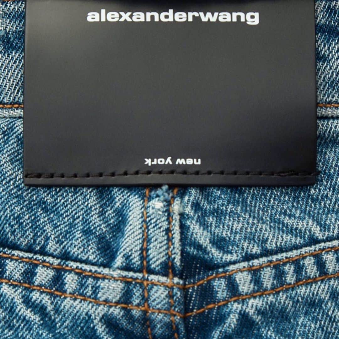 MARISのインスタグラム：「One of my wang 🤍 @alexanderwangny #alexanderwang #denim #jeans」