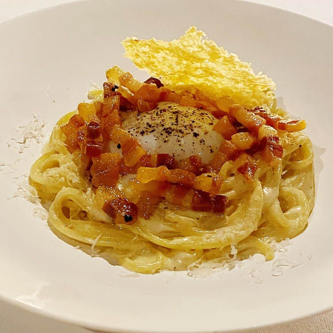 ベリッシモ・フランチェスコさんのインスタグラム写真 - (ベリッシモ・フランチェスコInstagram)「Good👍Spaghetti alla Carbonara Arancino style in Kyoto!🍝アランチーノ京都で美味しいカルボナーラ😋🍝🏯👘素晴らしい！❤️ #ベリッシモ #料理研究家 #francescobellissimo #chef #tvchef #celebritychef #kyoto #japan #japanese #arancinokyoto #arancinorestaurant #アランチーノ京都 #イタリア #イタリア料理 #グルメ #ホテルオークラ京都 #italian #italianfood #luxurylifestyle #pictureoftheday #vip #vitamondana #nightlife #京都 #料理家 #食べ歩き #honolulu #aldente #料理系youtuber #enjoylife」8月23日 13時41分 - bellissimoyoshi