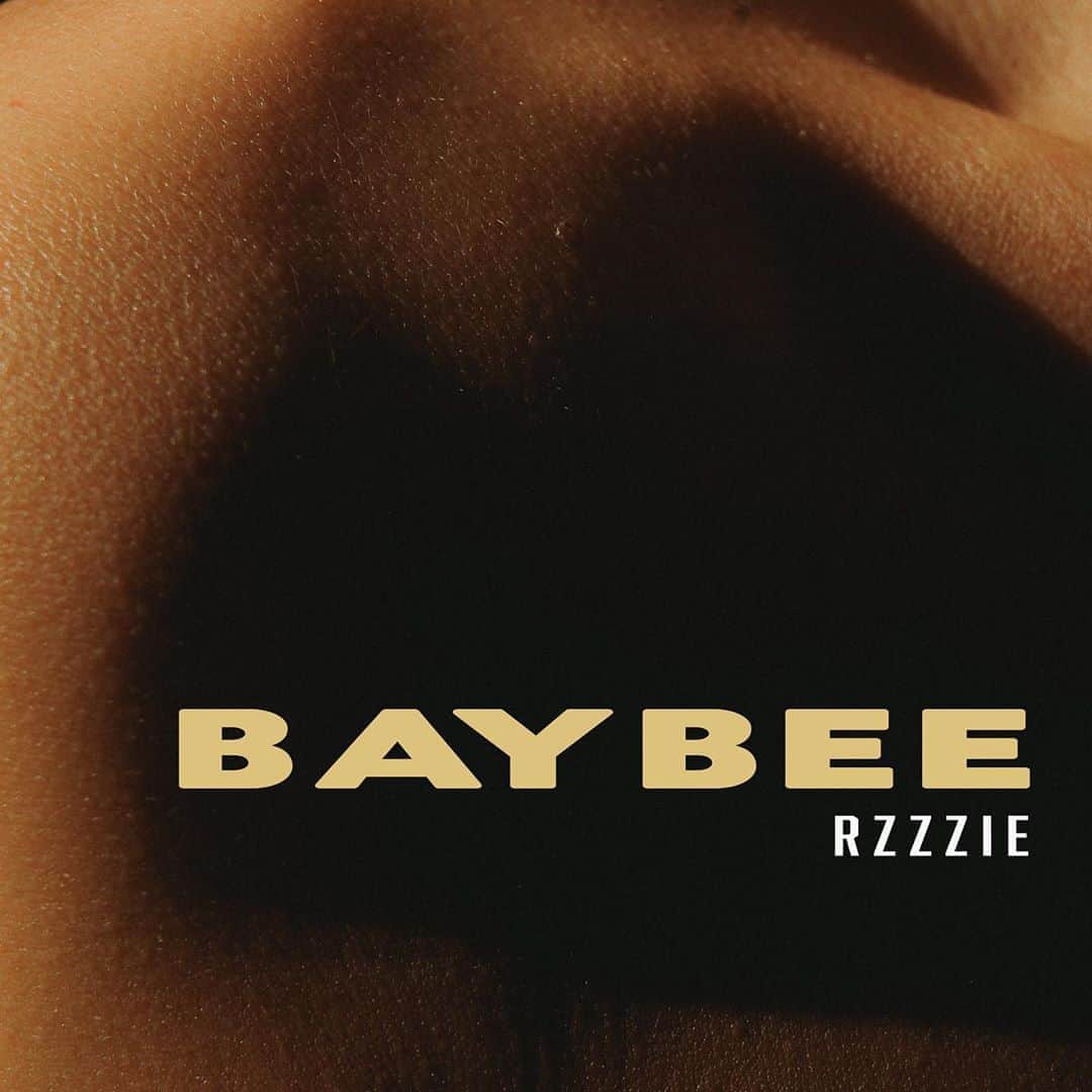 Reggie COUZのインスタグラム：「NEW MUSIC !! Who Listened ?! 👀👀 🔥LINK IN BIO🔥 #Baybee」