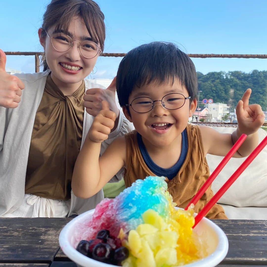 井上咲楽さんのインスタグラム写真 - (井上咲楽Instagram)「. イェーイ✌️宮崎謙介さんの4歳の息子さん。一回局内で会った時にコオロギ食べてくれて、そこから仲良くなりました！ ということで、コオロギで友情を築いたのです🦗 かわいいな〜ほんとに、、、 #タガメは断られた」8月23日 13時57分 - bling2sakura