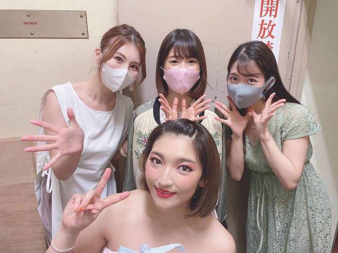 辰巳ゆいのインスタグラム：「初！浅草ロック座へ行ってきました♪  想像してたよりも、すごかったー😆😆  かみしおちゃんのステージは、圧巻で感動しちゃいました😍 かみしおちゃん、とってもキレイで、そしてかっこよかったー💓  しかし、女性の裸体って美しい🥰  ロック座行ったことない人は、ぜひ観に行ってほしいっ！  海外の友達が日本に遊びに来たら、連れて行きたいなぁーって思った✨  次は、みぃななの観に行くんだい♡♡  まゆちゃんに久しぶりにちょっとだけ会えた♡ いつぶりだろう？？ あいからわず、ぽわぽわしてて可愛かった😍  #浅草　#ロック座」