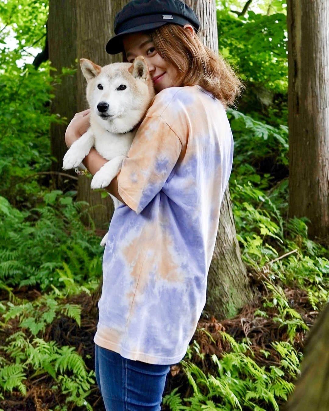 hoshinofumikaのインスタグラム：「Taidai💜🧡 しつこくない色合いの タイダイがかわいい。 オーバーサイズなので どんなシーンでもサラッと着てみてね🌲 ムラサキスポーツの限定ROXYTシャツだよ🐕👕 リンクはストーリーにアップしておくね📎💜 . . 📸 @ryota_rawlog 🌲 . . @murasakisports_official @murasakibeachwomen @roxyjapan  #roxyfumi #roxy #roxyjapan #ムラサキスポーツ限定　#ムラサキスポーツ　#ムラスポ　#タイダイ」