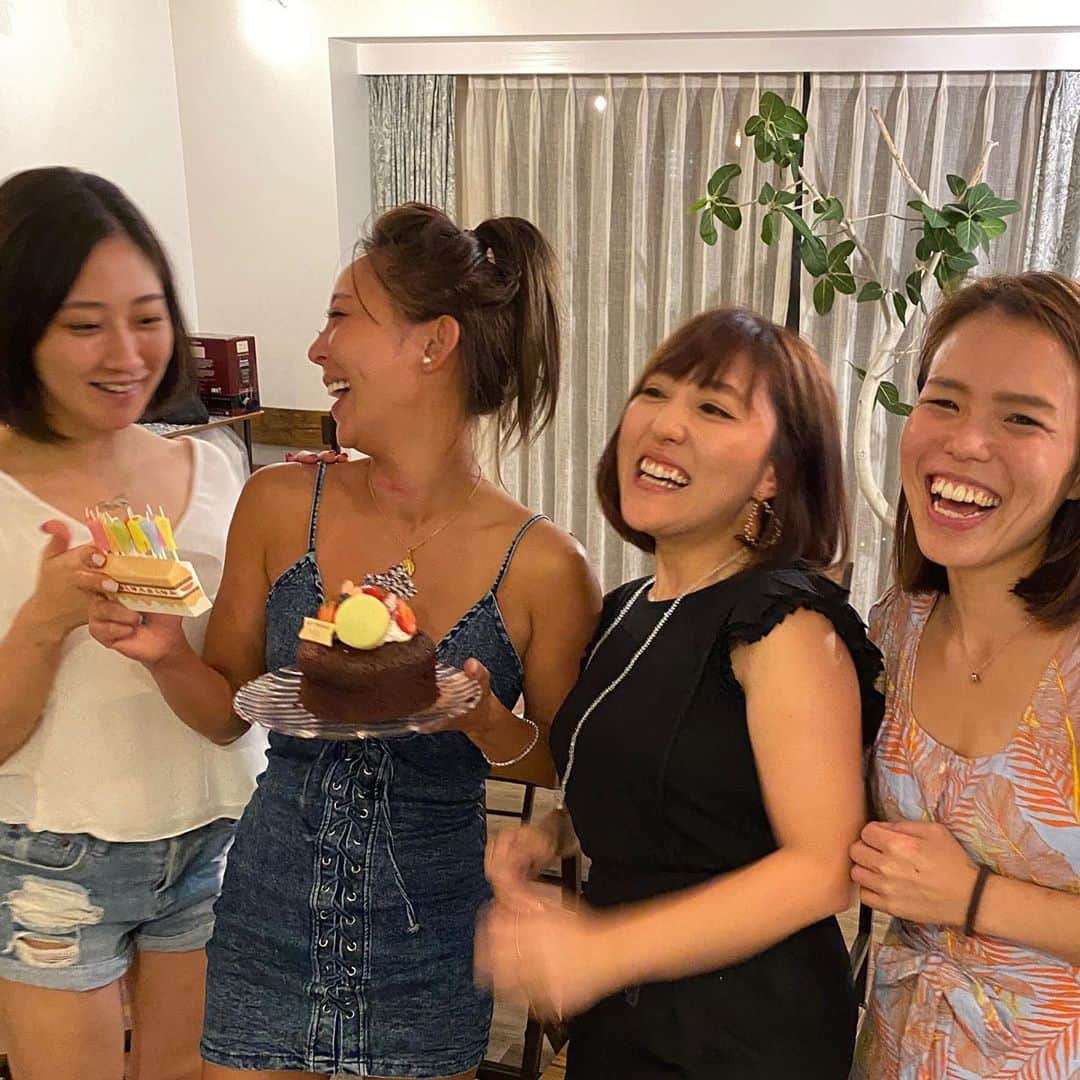 MomoseRyoko のインスタグラム：「#Thank you guys!!! Bday party🎉 with FSHA girls! みんな楽しい会を有難う〜また朝まで飲んじゃった‼️笑笑」