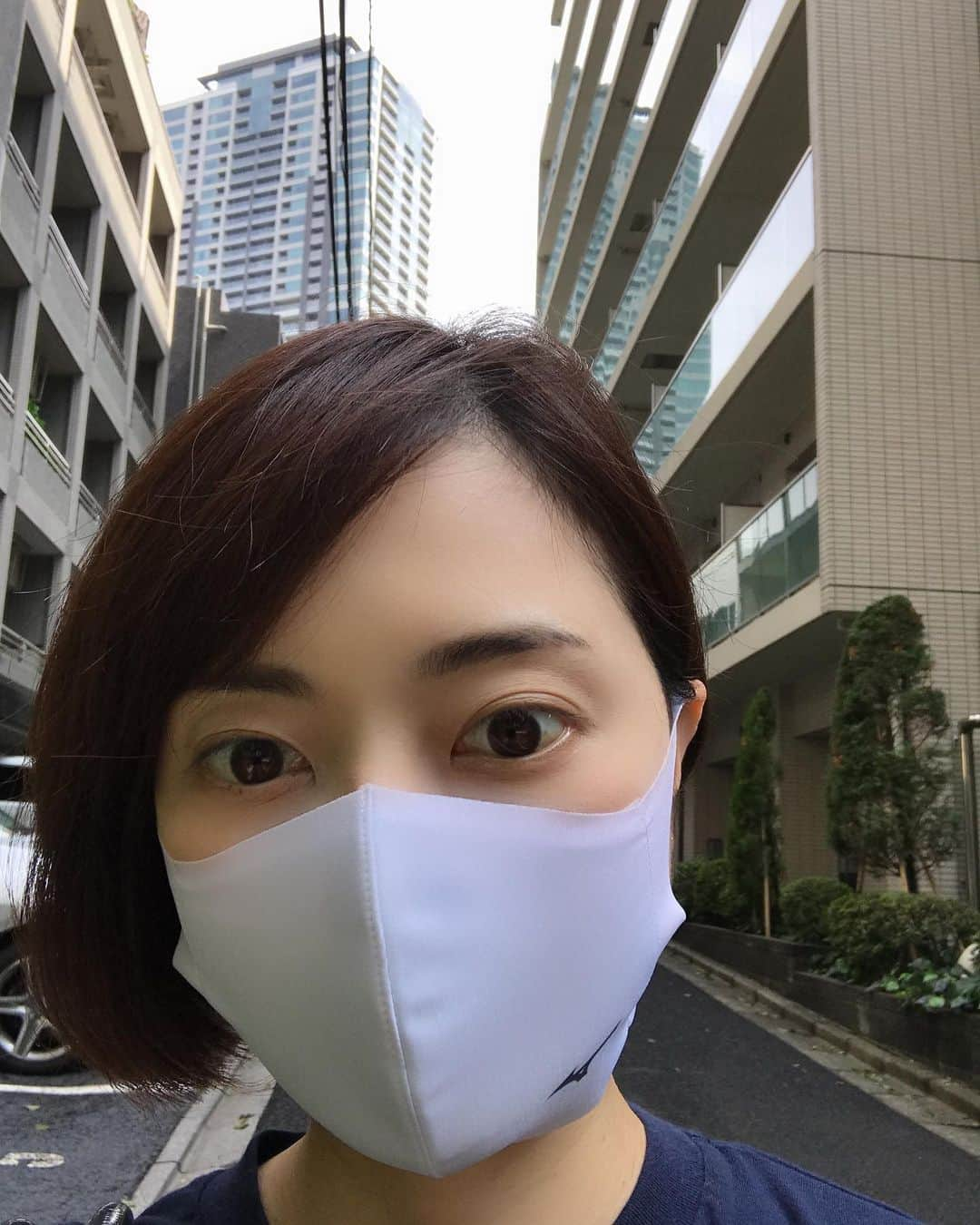 八木沼純子さんのインスタグラム写真 - (八木沼純子Instagram)「友人から届いたミズノのマウスカバー・アイスタッチ。スッキリ！耳の後ろも痛くないし、つけ心地良いです😸！！ ・ ・ #mizuno  #水着や陸上ウェアで使用している2wayストレッチ素材 #ミズノマウスカバー  #つけ心地抜群  #肌のかゆみが無くなる  #マスク #ミズノマスク  #マスクで顔が痒くなるのもなく #髪の毛も少しカット #夏使用？#いつも短め #mizunomask #fitgood #mizunosports #2way #stretch #material #swimwear #trackwear」8月23日 14時51分 - junko_yaginuma