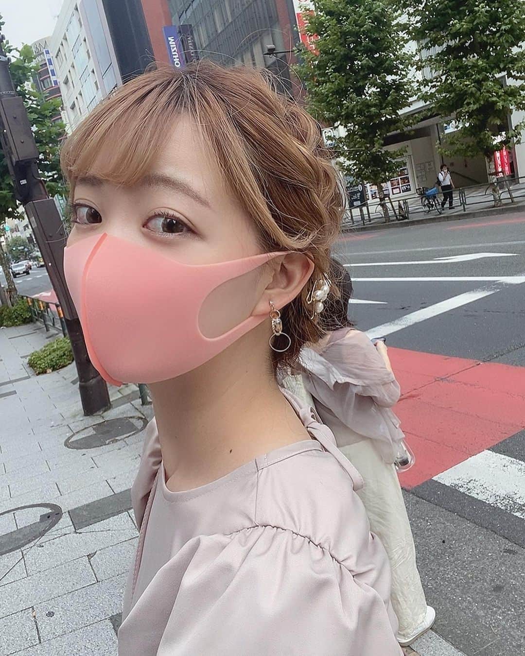 七海さんのインスタグラム写真 - (七海Instagram)「髪切る前🙌 カラーも明るいし懐かしい感じ... 本当に少し前のことなんだけどね🤔 ・ ・ #ヘアアレンジ」8月23日 15時10分 - nanami_bwmg