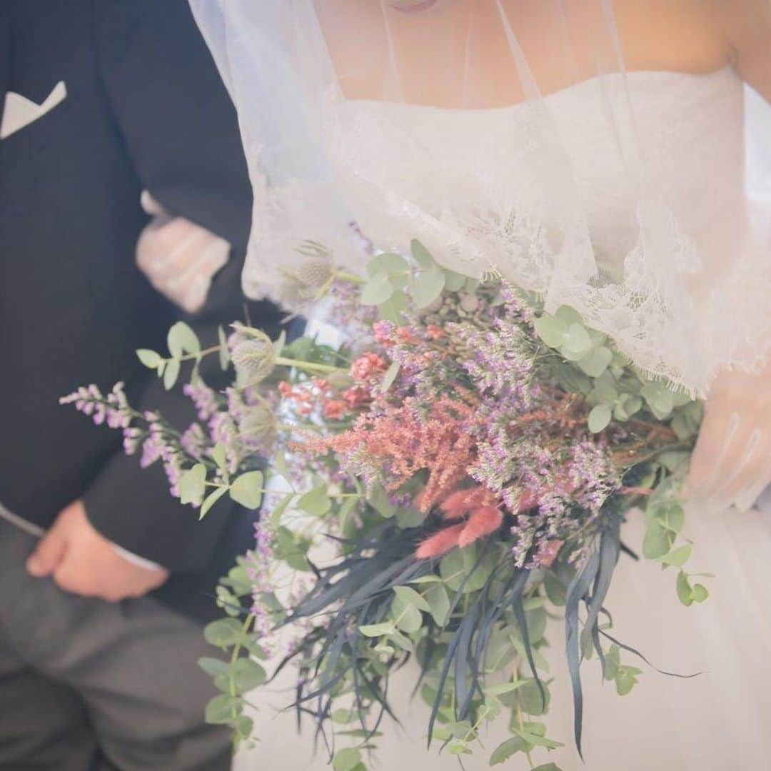 アンジェローブ 名古屋 結婚式場さんのインスタグラム写真 - (アンジェローブ 名古屋 結婚式場Instagram)「． @weddingisland_angerobe をフォローして、 『 #アンジェローブ 』のタグで. お写真を投稿してくださいね＊*. . ——————————. . 〜Anniversary Restaurant〜 . 結婚式を挙げた思い出の場所で 記念日をお祝いしませんか？ . 結婚記念日にディナーをお願いできませんか？ というお客様の声から生まれました💓 . 奥様、旦那様へのサプライズも大歓迎です👏🏻 . 詳細はこちらのURLより↓ https://www.angerobe.co.jp/plan/189/ . . この時期だからこそできることが アンジェローブにはあります✩ . ——————————. . -アンジェローブの公式HPをcheck＊* http://www.angerobe.co.jp/sp/ -ブライダルフェアの予約はコチラから♪ http://www.angerobe.co.jp/sp/fair/ . ——————————. . ぜひ『 #アンジェローブ 』のハッシュタグで. ウェディングの写真を投稿してくださいね＊*. ステキなお写真はこちらのアカウントで． リグラムさせていただきます♪. . また『#アンジェローブ』のハッシュタグで． 投稿していただいた#アンジェ嫁 様は． 必ずフォローさせて頂きます💕  プレ花嫁さんも卒花嫁さんも． ずーっと繋がっていきましょう💕 ——————————. .  #結婚式 #結婚式場  #プレ花嫁 #卒花嫁  #結婚記念日 #記念日ディナー #アニバーサリー #結婚式準備 #東海プレ花嫁 #名古屋プレ花嫁 #名古屋結婚式場 #婚約#港区 #金城ふ頭 #ウェディングドレス  #フォトウェディング #オリジナルウェディング  #日本中のプレ花嫁さんと繋がりたい #ゼクシィ2020 #marry花嫁 #花嫁diy #愛知花嫁 #名古屋花嫁 #会場見学 #式場迷子」8月23日 15時48分 - weddingisland_angerobe