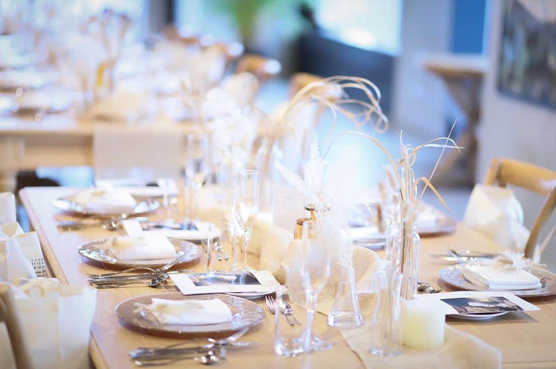 THE STYLE No.20 NEW YORK STYLE WEDDINGのインスタグラム：「2020年5月☆オープン2周年★ 口コミサイトの料理部門4年連続No.1獲得 No.20で自分たちらしい結婚式が叶う . ↓詳しくはHPをチェック↓ https://www.styles.jp/wedding/20f/ . 週末＆平日ブライダルフェアを開催しております メッセージ or ダイレクトメールからでも予約可能 . ↓ TEL ↓ 086-234-7310 . ↓ MAIL ↓ info-thestyle@styles.jpn.com . #thestyle #wedding #bridal #party #weddingparty #weddingphoto #weddingdress#starwedding #instagood #instalike #love #style #instapic  #結婚式 #結婚 #岡山結婚式 #ウェディング #プレ花嫁 #花嫁 #テーブルコーディネート #結婚式準備 #日本中のプレ花嫁さんと繋がりたい #ウェディングドレス #ウェディングフォト #ウェディングレポ #令和婚 #令和」