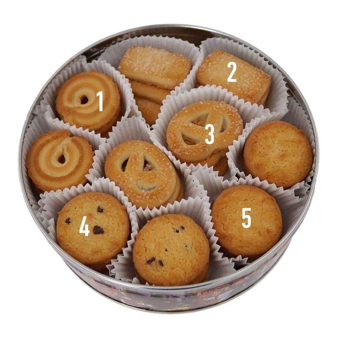 9GAGさんのインスタグラム写真 - (9GAGInstagram)「Which cookie is the best?⠀ #sewingkit #9gag #royaldanskcookies」8月23日 16時04分 - 9gag