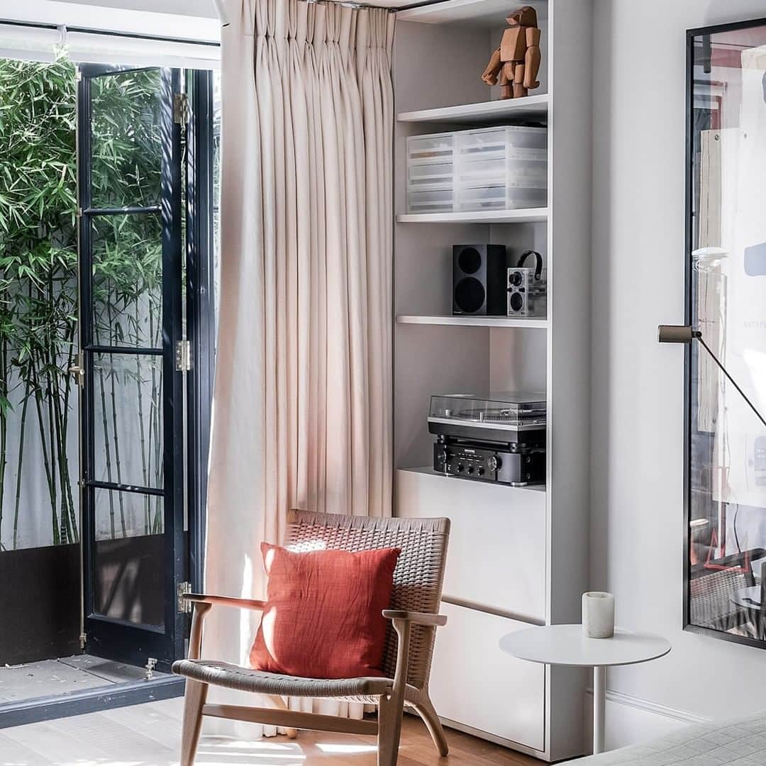 The Modern Houseさんのインスタグラム写真 - (The Modern HouseInstagram)「#forsale As her home comes on the market, we catch up with Swedish fashion designer Filippa Knutsson on the joy of contemporary living in a Georgian terrace house in Barnsbury, north London. Click the link in our bio to read more and for the sales particulars.」8月23日 16時11分 - themodernhouse