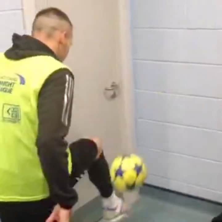 F2Freestylersのインスタグラム：「Pre game warm up in the changing room on Champions League Final day! What’s your score predictions? ⚽️🏆」