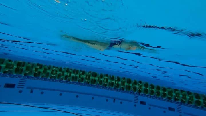 マディソン・ウィルソンのインスタグラム：「Swimming on a string」