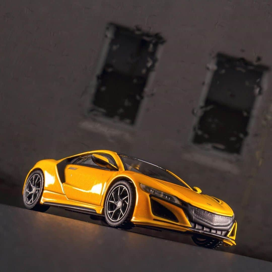 kyosho_official_minicar toysさんのインスタグラム写真 - (kyosho_official_minicar toysInstagram)「. KYOSHO MINI CAR & BOOK No.2 Honda NSX 2020 ファミリーマートで発売中 Japan Market Only  1:64 Diecast Model Honda NSX 2020  #kyoshominicarbook #kyosho #honda #nsx #hondansx #nsxgram #nsxdaily #nsxprime #carlifestyle #carlife #carcollection #collection #motorsport #luxurycar #luxurydesign #remodeling #japancar #jdm #jdmdaily #stance #stancenation #amazingcar #164scale  #ミニカー #京商ミニカーブック #ミニカーコレクション #ファミリーマート #コンビニ #京商  www.kyosho.com」8月23日 17時07分 - kyosho_official_minicar_toys