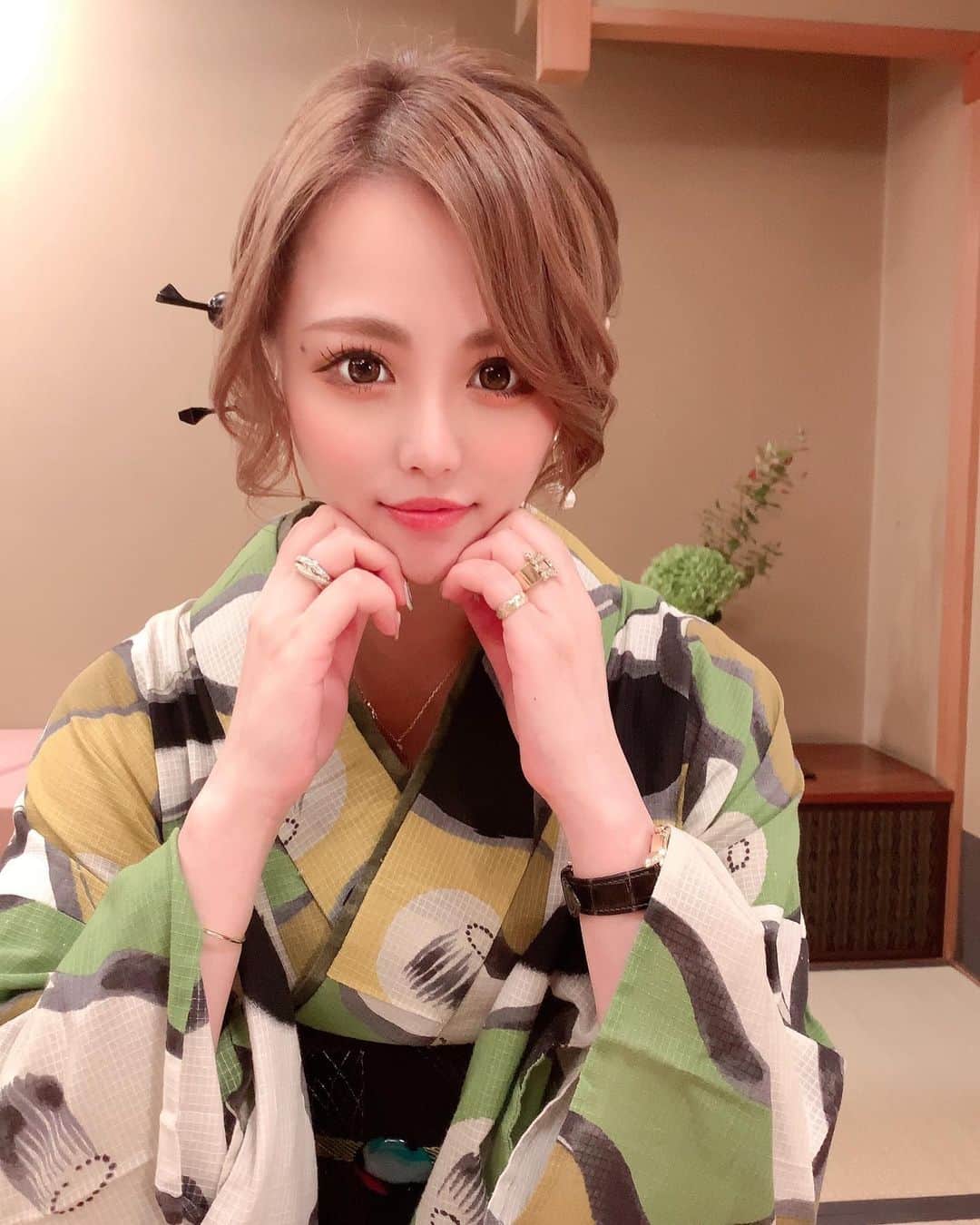 咲月朱音のグルメインスタ