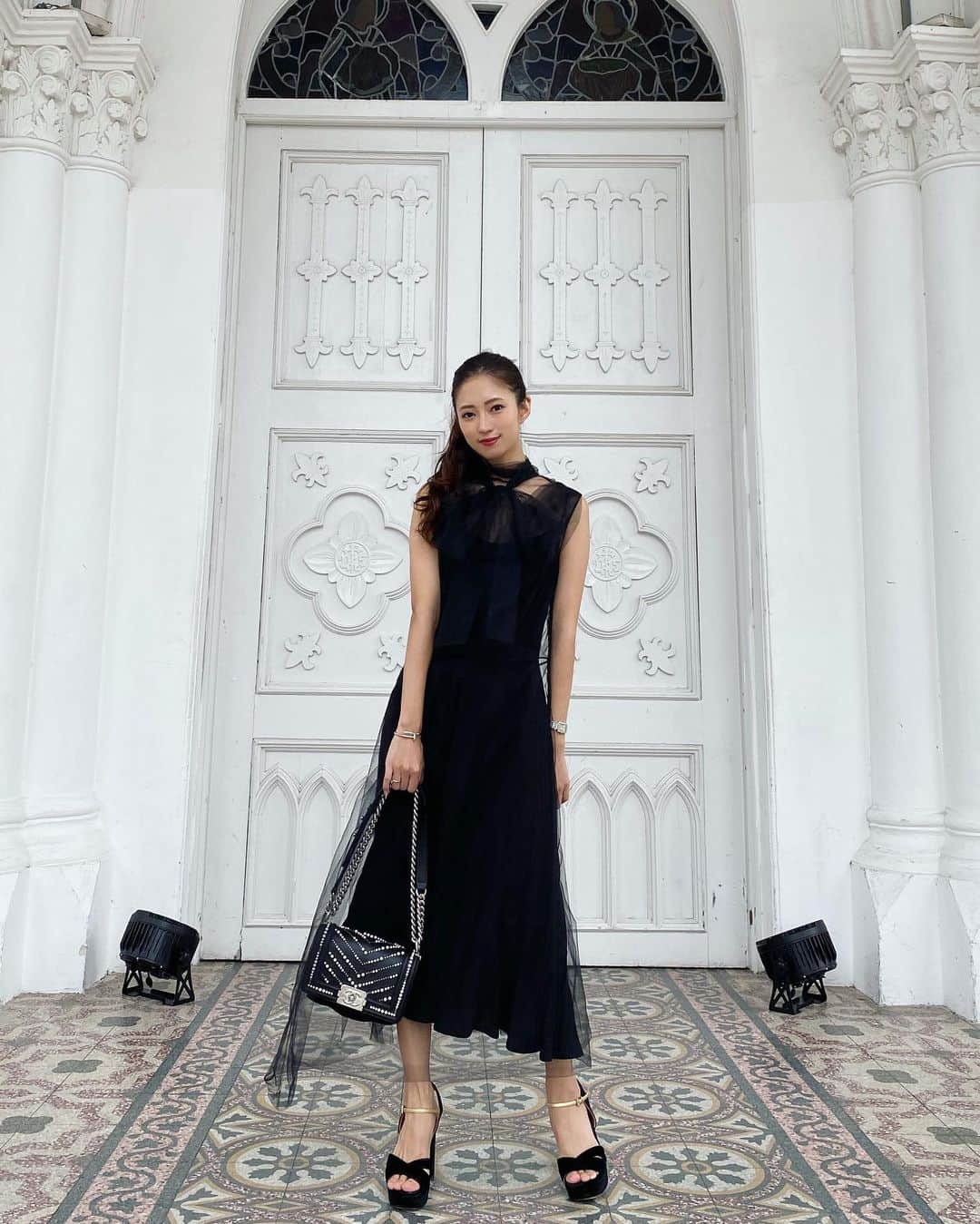 片山夏実のインスタグラム：「My favorite dress from Prada❤️ dress #prada bag #chanel  shose #prada . . . #singapore #シンガポール」