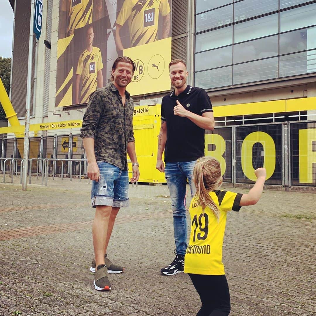 ケヴィン・グロスクロイツのインスタグラム：「#fürimmerdeutschermeister #freundschaft #tochter #isso」