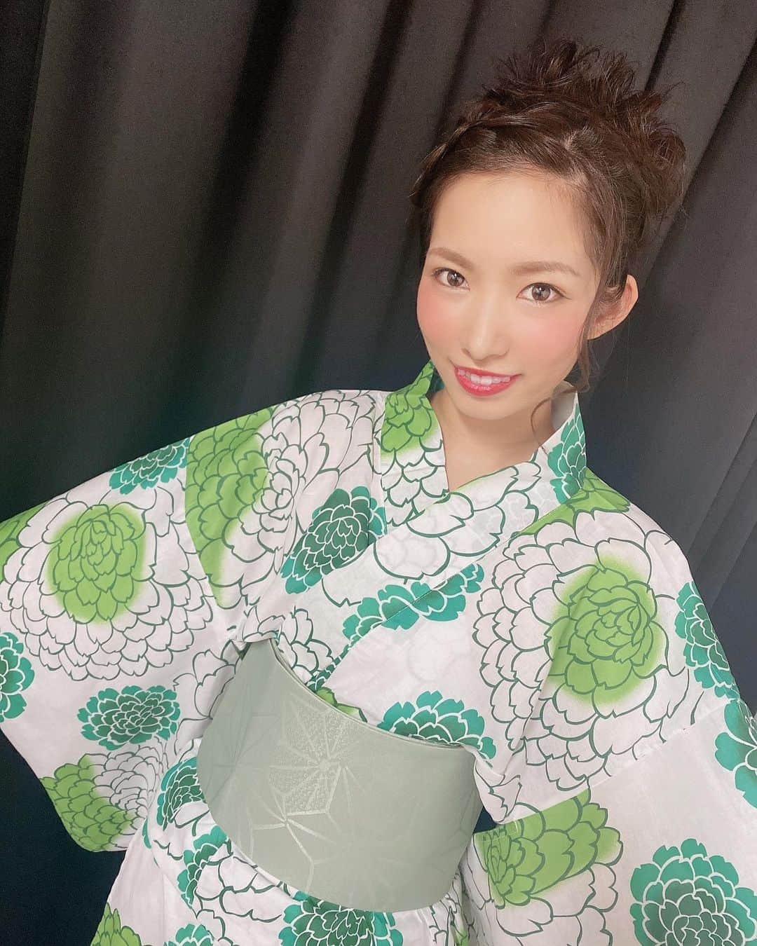 岸田麻佑さんのインスタグラム写真 - (岸田麻佑Instagram)「♡ New#浴衣  . . #浴衣ヘアアレンジ  @ryosuke_hashimoto27 さんに お世話になりました^ ^ . 「ライブなので前から見て可愛い感じで。」という私の大雑把なオーダーでも可愛くしてくれます♡」8月23日 22時57分 - mayu_kishimayu