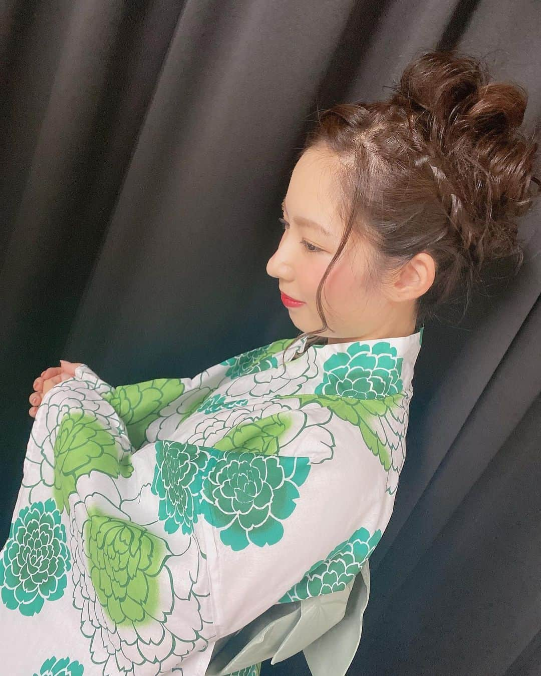 岸田麻佑さんのインスタグラム写真 - (岸田麻佑Instagram)「♡ New#浴衣  . . #浴衣ヘアアレンジ  @ryosuke_hashimoto27 さんに お世話になりました^ ^ . 「ライブなので前から見て可愛い感じで。」という私の大雑把なオーダーでも可愛くしてくれます♡」8月23日 22時57分 - mayu_kishimayu