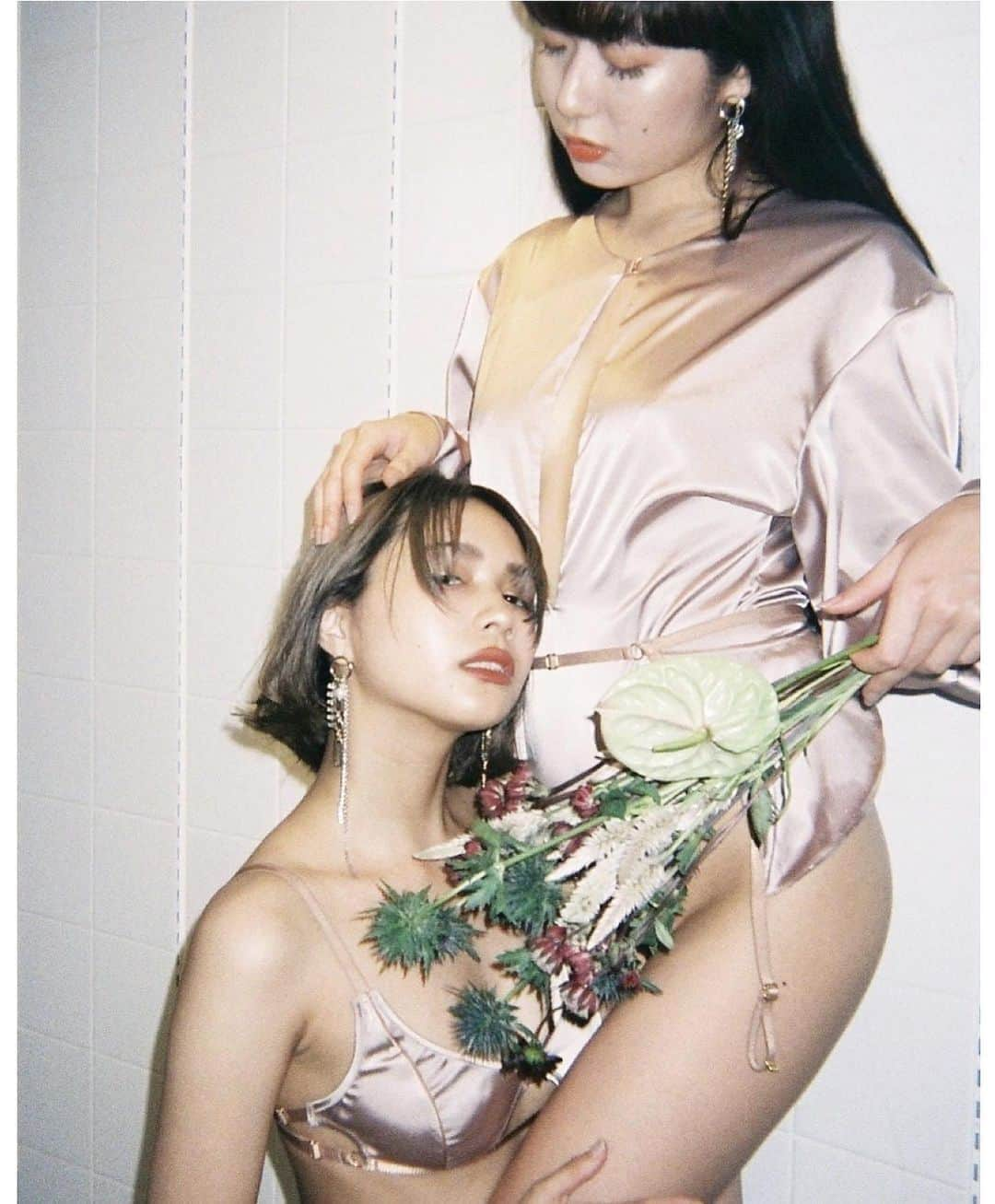 ミツギ百合さんのインスタグラム写真 - (ミツギ百合Instagram)「yuvi kawano '  il Felino. Exclusive  collection -  @_yuvikawano  @ilfelino_lingerie  @yuria62121」8月23日 17時37分 - theendlolita