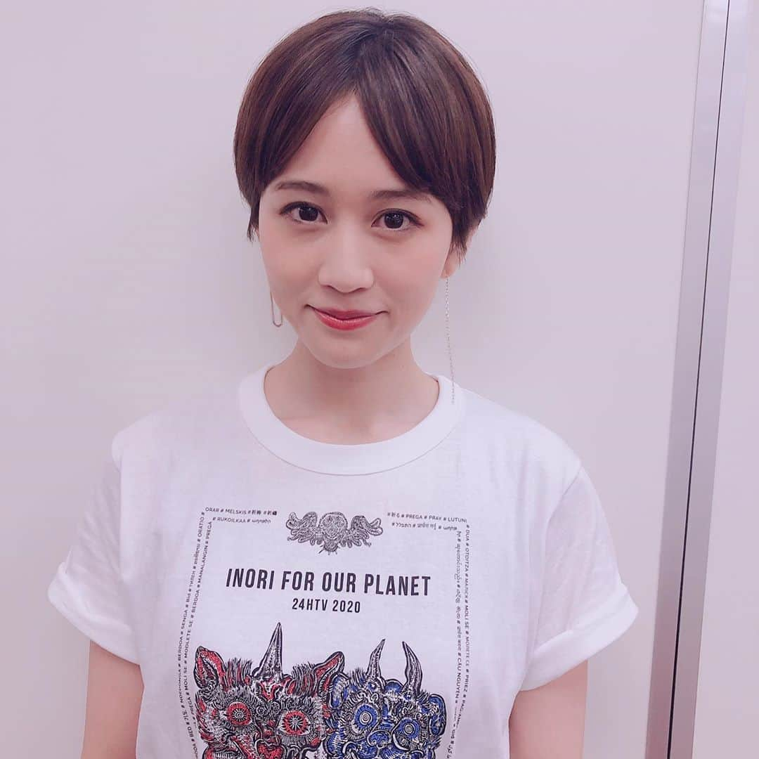 高橋里帆さんのインスタグラム写真 - (高橋里帆Instagram)「24時間テレビ観ていただけましたか？  @atsuko_maeda_official  さんのヘアーメイク担当させて頂きました✨  ばっさりスッキリヘアーにチェンジ❣️  ショートヘアーがとってもお似合いでした✨  ショートにしたら更に顔がちっちゃい🤩  透明感のある肌とキラキラと輝く瞳に吸い込まれそうでした💓  また早く会いたいなぁ〜☺️✨  #前田敦子　さん#ヘアーメイク#高橋里帆メイク#24時間テレビ#透明感#ショートヘアー#瞳#キラキラ」8月23日 17時52分 - takahashi.riho