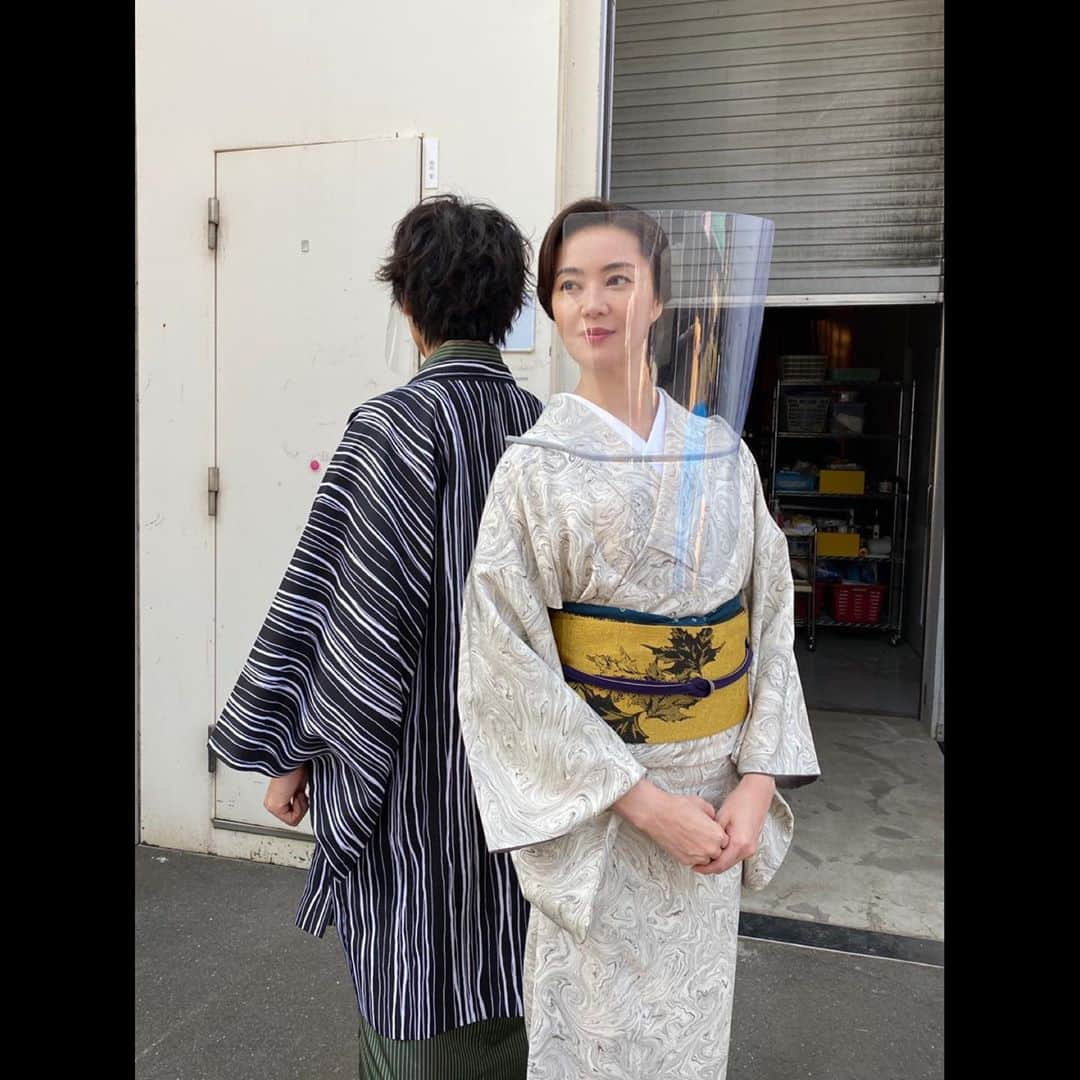 山崎育三郎さんのインスタグラム写真 - (山崎育三郎Instagram)「. ただいま。  トレンディエンジェルさんと。  #わたどう 撮影に戻ってまーす。  ありささんと対決！」8月23日 17時51分 - ikusaburo_yamazaki