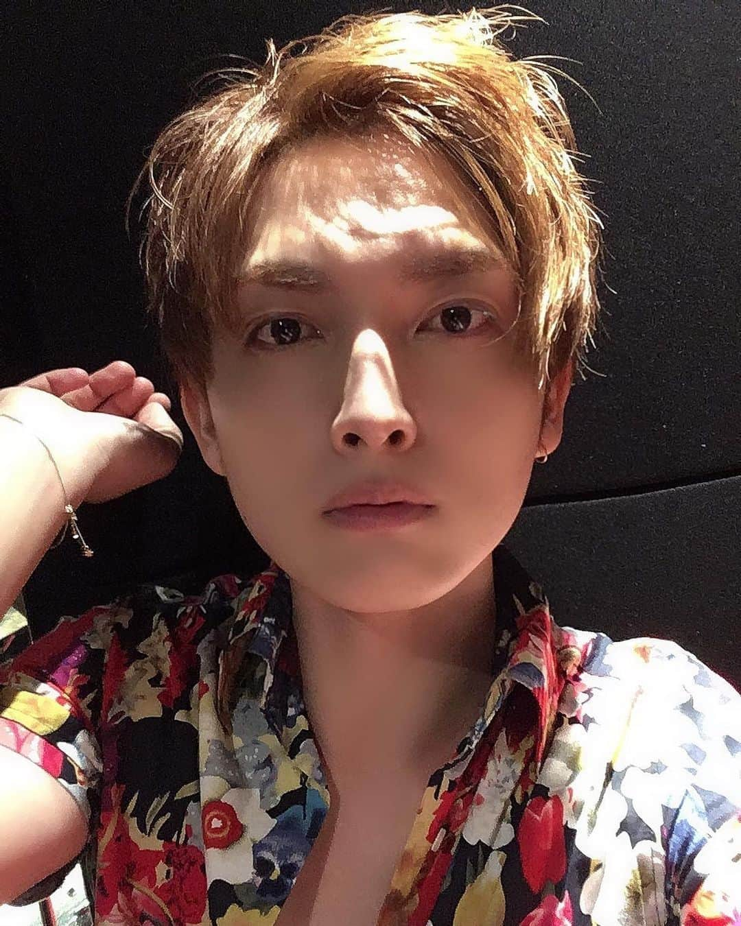 永井朋弥のインスタグラム：「夏だから  バッサリ  短髪！  #Newhair #Summercut #メンズヘア #ベリーショート #Style #柄シャツ #ハッシュタグめんどくさい系男子」